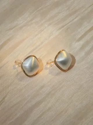 Orecchini a bottone quadrati oro bianco