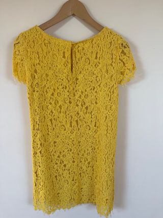 Vestido amarillo de encaje