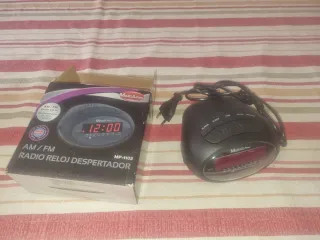 Radio Reloj Despertador Maxell AM/FM MP-1103