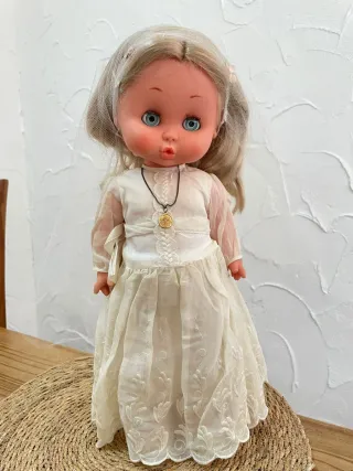 Muñeca antigua Carol vestida de novia