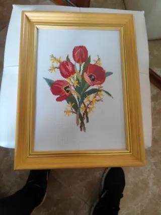 Cuadro bordado de tulipanes