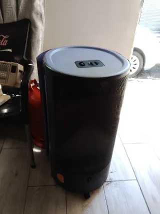 Stufa a butano in buone condizioni con 2 bombole in regalo