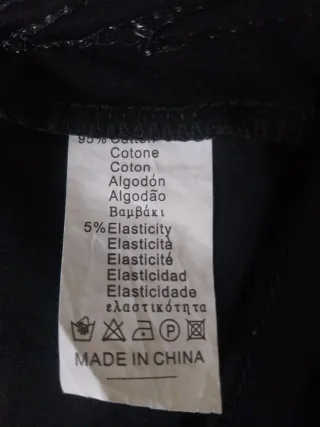 Maglia nera con paillettes