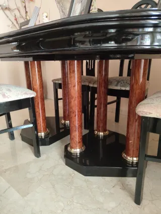 Mesa de comedor de madera y cristal