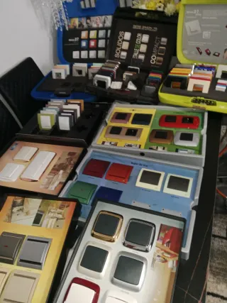 Lote interruptores Simon 27, niessen,..y accesorio