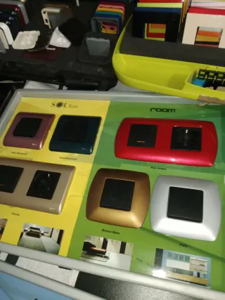 Lote interruptores Simon 27, niessen,..y accesorio