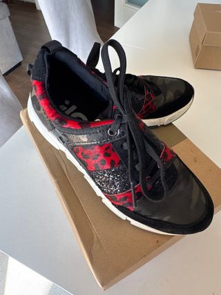 Zapatillas Gioseppo negras y rojas