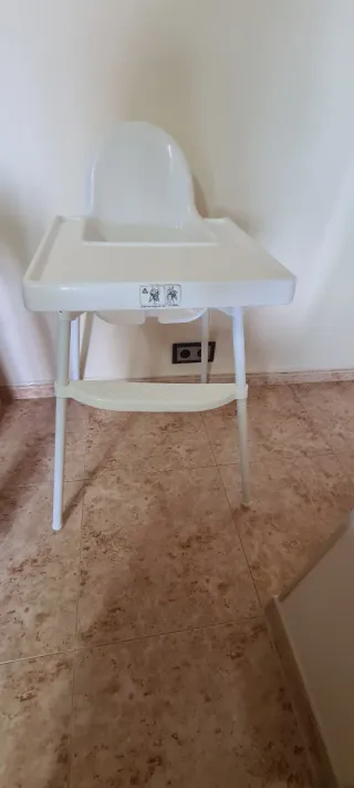 Trona alta IKEA Antilop con bandeja y reposapies