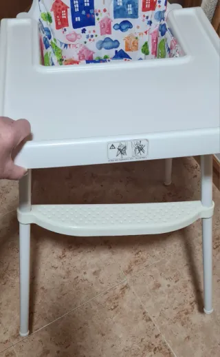 Trona alta IKEA Antilop con bandeja y reposapies