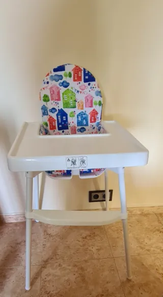 Trona alta IKEA Antilop con bandeja y reposapies