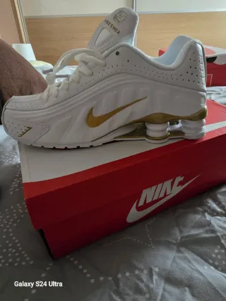 Zapatillas Nike Shox R4 Mujer Blancas Doradas