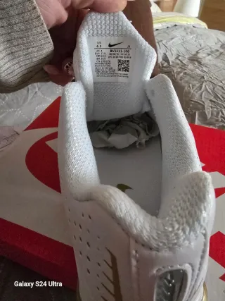 Zapatillas Nike Shox R4 Mujer Blancas Doradas