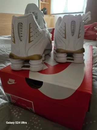 Zapatillas Nike Shox R4 Mujer Blancas Doradas