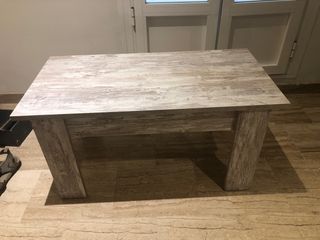 Mesa elevable madera beige y marrón