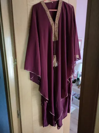 Chilaba y pañuelo bordado