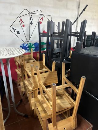 Sillas de madera y metal