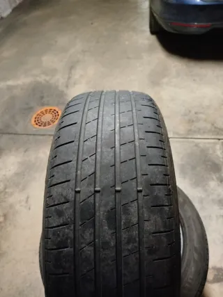 Neumáticos 215/55/17  60€ los tres  20€ cada uno
