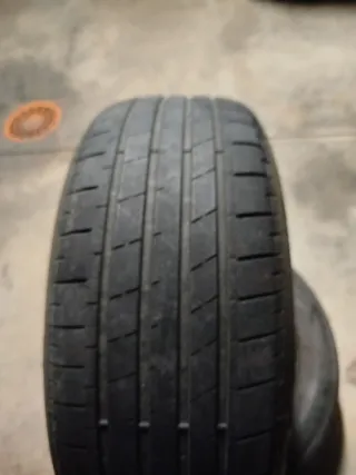 Neumáticos 215/55/17  60€ los tres  20€ cada uno