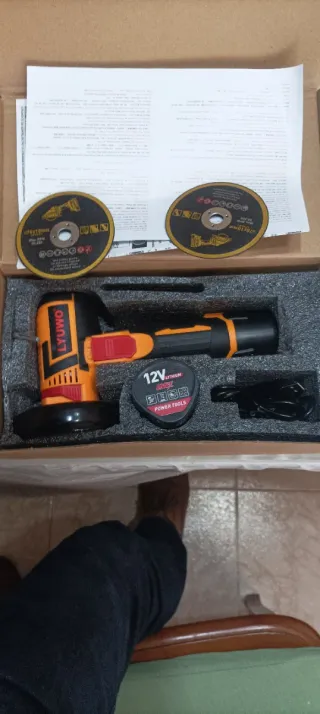 Miniamoladora LYUWO 12V sin estrenar