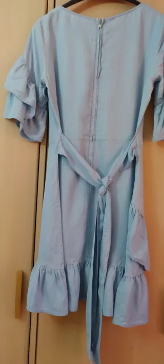 Vestido azul con volantes