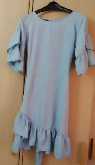 Vestido azul con volantes