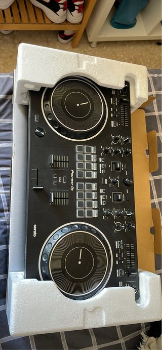 Controlador DJ Pioneer DDJ-REV1 Serato