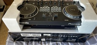 Controlador DJ Pioneer DDJ-REV1 Serato