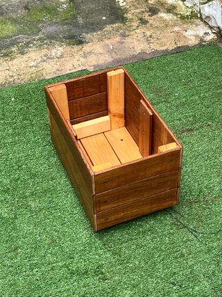 Fioriera rialzata in legno