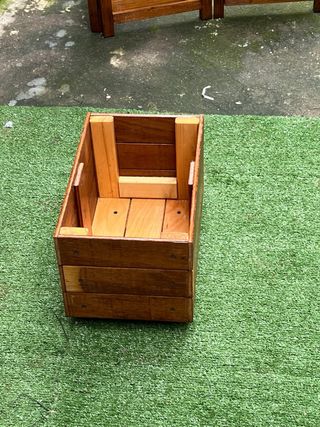 Fioriera rialzata in legno