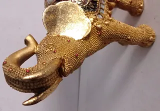 Figura Elefante Dorado con Decoración