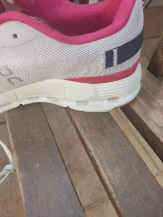 Zapatillas On cloud grises y rosas