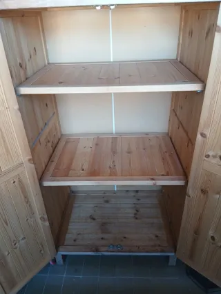 Armarios separados de uno al otro El grande 1.35c