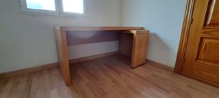 Escritorio con mesa auxiliar extraíble. JONAS Ikea