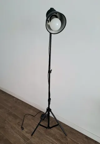 Foco de estudio fotográfico negro