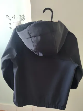 Cazadora neopreno 8-9 años zara.