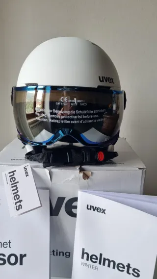 Casco Uvex con visor da sci taglia S