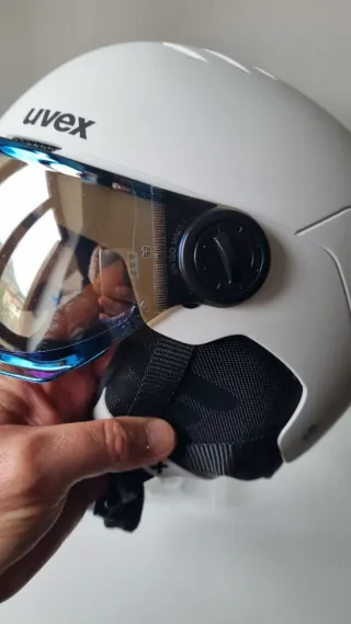 Casco Uvex con visor da sci taglia S