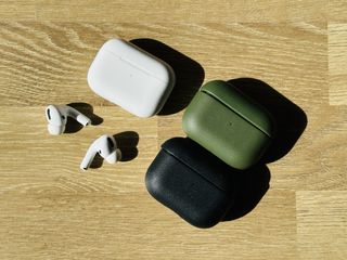 Airpods Pro 1ª Gen + 2 fundas