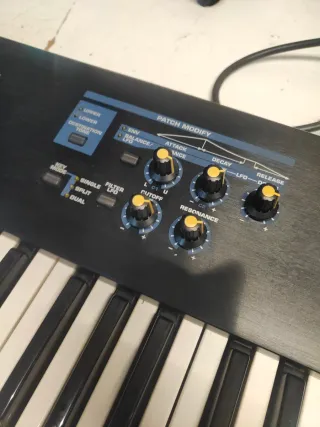 Sintetizador Roland JUNO-D