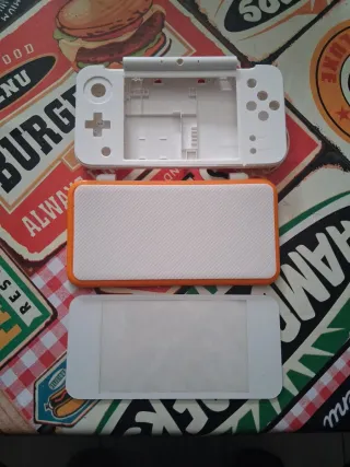 Carcasa New Nintendo 2DS XL Blanca y naranja