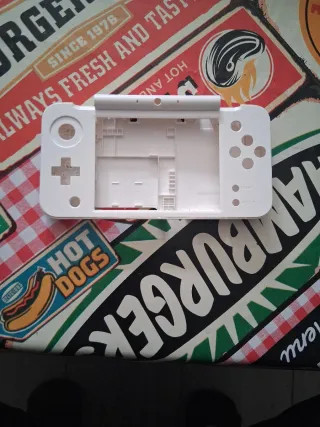 Carcasa New Nintendo 2DS XL Blanca y naranja