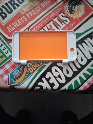 Carcasa New Nintendo 2DS XL Blanca y naranja