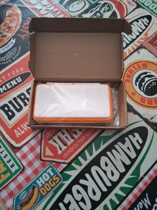 Carcasa New Nintendo 2DS XL Blanca y naranja