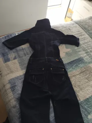 Mono tejano con tachuelas