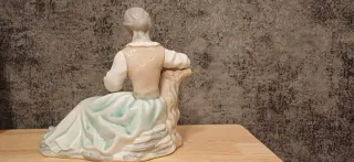 Figura antigua Tengra mujer con cesta flores