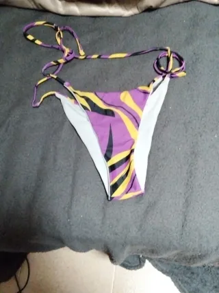 Bikini morado y amarillo
