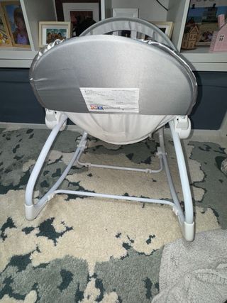 Hamaca para bebé con juguetes peluches