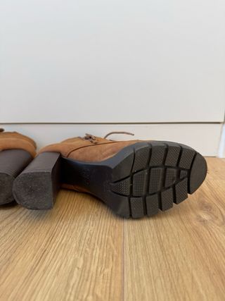 Botines tacón marrones con cordones