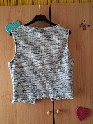 Camiseta sin mangas gris con lazos