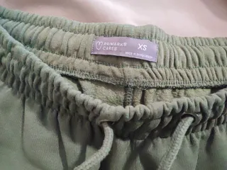 Pantalones chándal verde Primark Talla XS